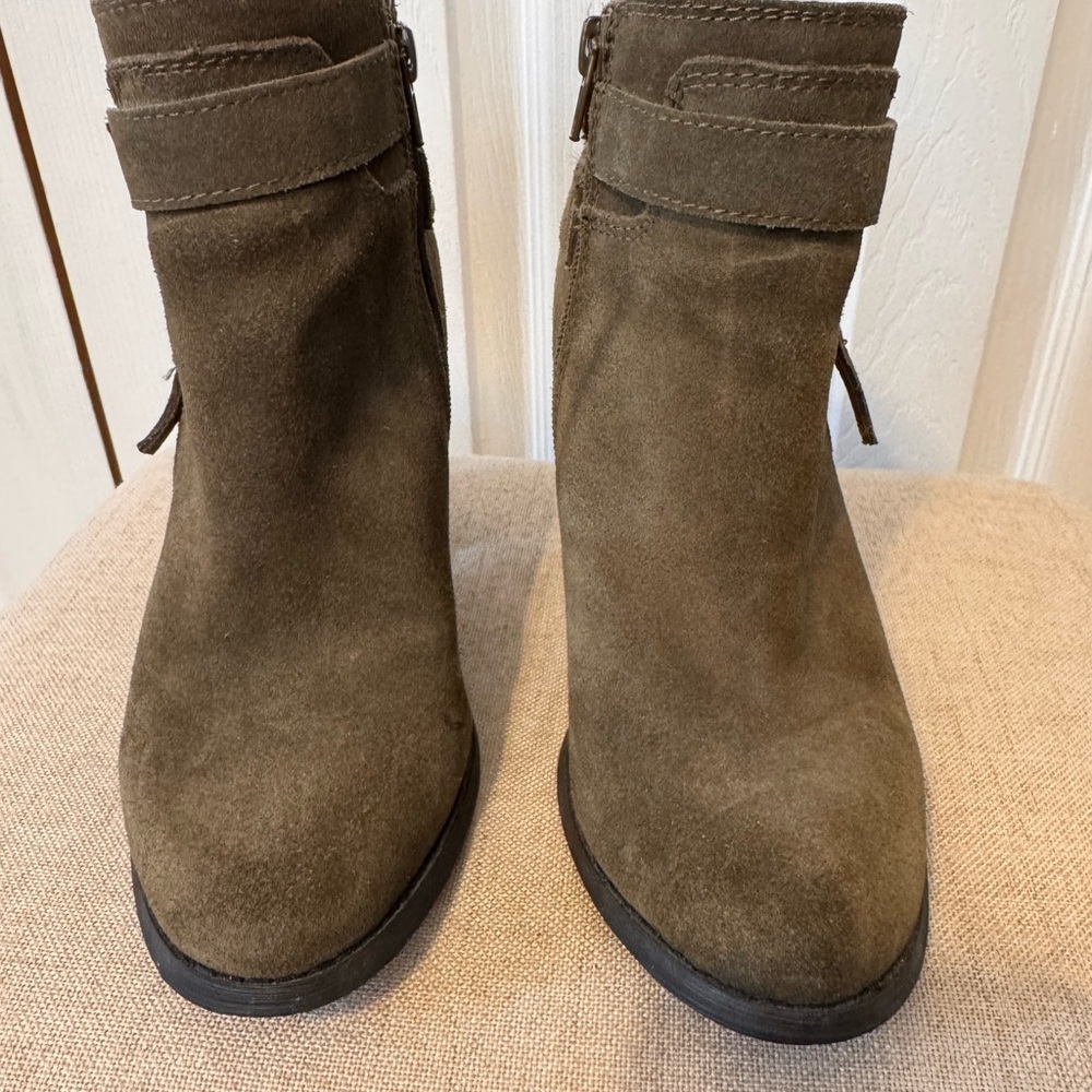 GUESS Women's Army Olive Green Ankle Boots Size 5.5 with Gold Accent Zippers - Picture 4 of 16